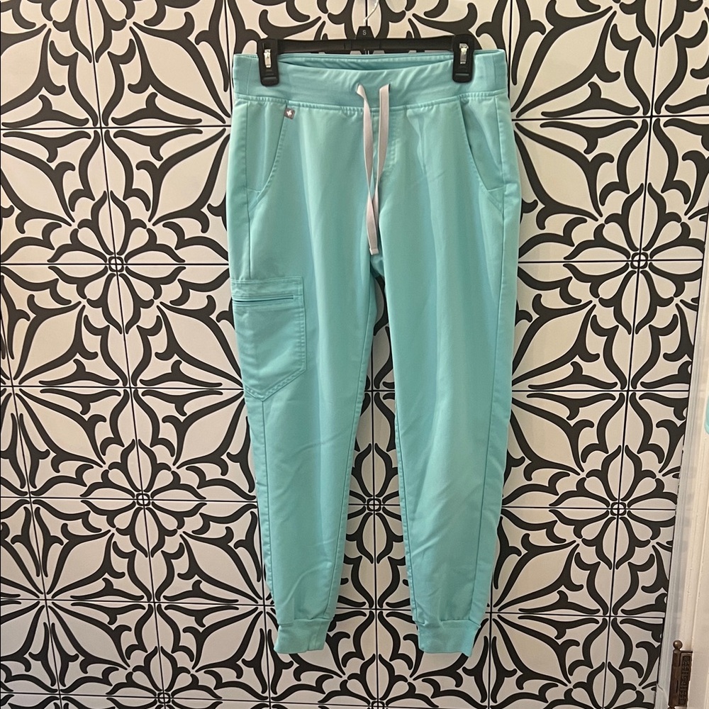 FIGS Zamora jogger scrub pants, Size S, light green